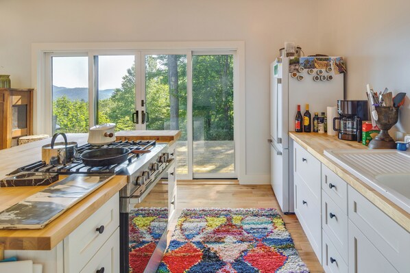 Apartment (0 Bedroom) | Interior - Fire Pit & Views: Pet-friendly Spruce Pine Studio (Spruce Pine)