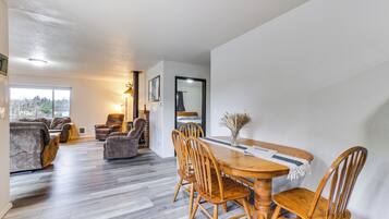 ํ์ฐ์ค (3 Bedrooms) | ๋ด๋ถ