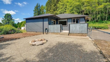 ํ์ฐ์ค (3 Bedrooms) | ์ธ๊ด