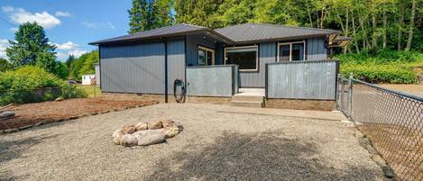 Rumah (3 Bedrooms) | Bagian depan properti