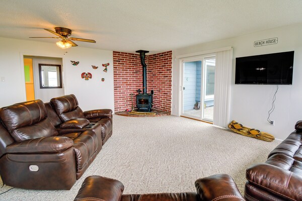 Seiku Vacation Rental W/ Deck & Ocean Views - Neah Bay, WA