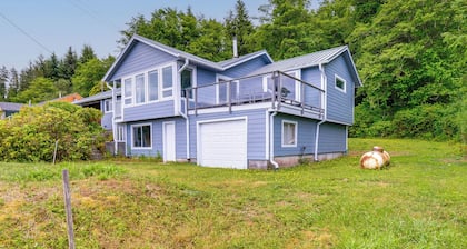Seiku Vacation Rental w/ Deck & Ocean Views