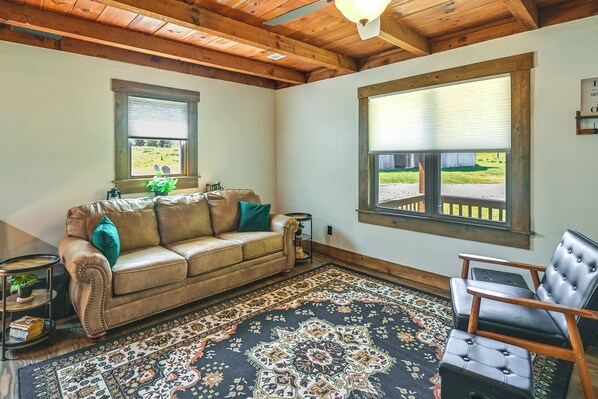 House (2 Bedrooms) | Interior