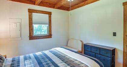Creek, Trails & Falls! Rural Red River Gorge Cabin