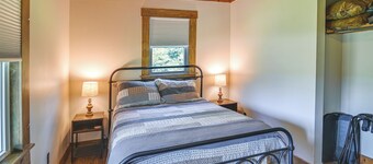 Creek, Trails & Falls! Rural Red River Gorge Cabin