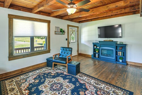 Creek, Trails & Falls! Rural Red River Gorge Cabin