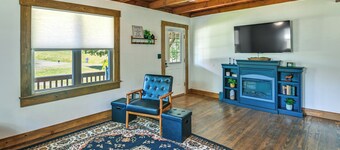 Creek, Trails & Falls! Rural Red River Gorge Cabin