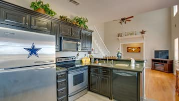 House (3 Bedrooms) | Private kitchen | Microwave, oven, stovetop, dishwasher