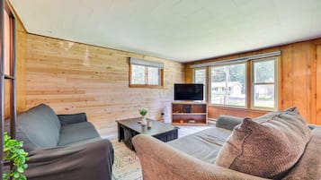 House (2 Bedrooms) | Depan hartanah