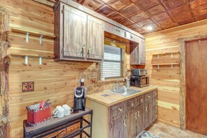 Interior - Rural Arkansas Vacation Rental w/ Wraparound Porch (Heber Springs)