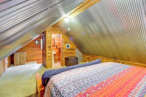 Interior - Rural Arkansas Vacation Rental w/ Wraparound Porch (Heber Springs)