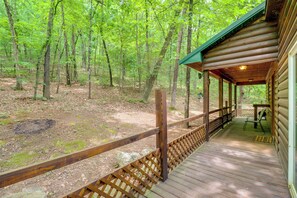 Interior - Rural Arkansas Vacation Rental w/ Wraparound Porch (Heber Springs)