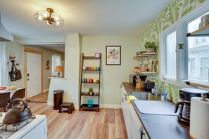 Microwave, oven, stovetop, dishwasher - Downtown Pittsfield Vacation Rental Near Hiking! (Pittsfield)