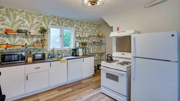 Microwave, oven, stovetop, dishwasher