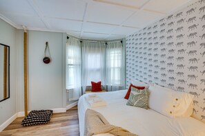 2 makuuhuonetta, kannettavalle tietokoneelle sopiva työtila