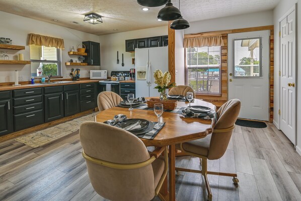 House (2 Bedrooms) | Interior