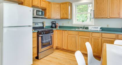 Fire Pit & Grill: Remote Escape in Dingmans Ferry!