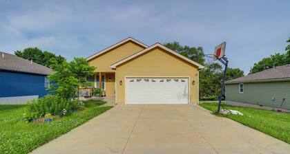 Covered Balcony! Family-friendly Lansing Home