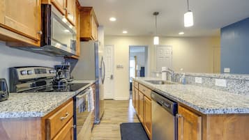 House (3 Bedrooms) | Interior