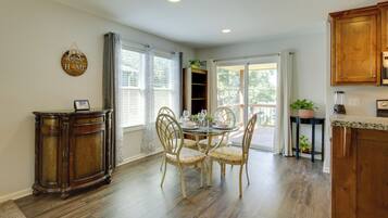 Nhà (3 Bedrooms) | Nội thất