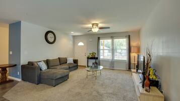 ํ์ฐ์ค (3 Bedrooms) | ๋ด๋ถ