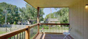 Family-friendly Lansing Home With Covered Balcony!