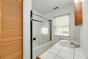 Bathroom - Riverfront Edenton Condo w/ Porch & Water Views! (Edenton)