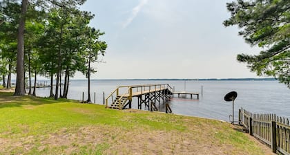 Riverfront Edenton Condo w/ Porch & Water Views!