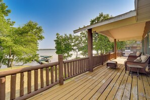 Terrace/patio - Lakefront Wisconsin Home - Deck, Fire Pit & Kayaks (Stone Lake)