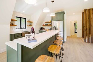 電子レンジ、オーブン、コンロ、食器洗い機