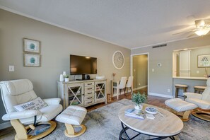 TV - Serene Myrtle Beach Condo w/ Resort Amenities! (Myrtle Beach)