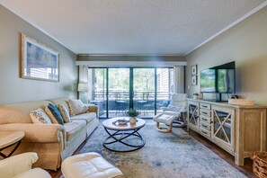 Apartment (1 Bedroom) | Living area - Serene Myrtle Beach Condo w/ Resort Amenities! (Myrtle Beach)