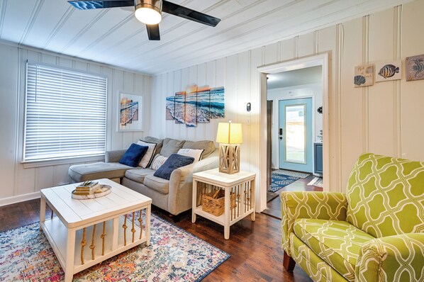 House (2 Bedrooms) | Interior - 'magnolia House' 1 Mi to Historic Georgetown (Georgetown)