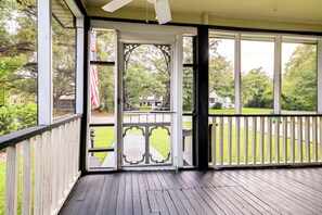 House (2 Bedrooms) | Interior - 'magnolia House' 1 Mi to Historic Georgetown (Georgetown)