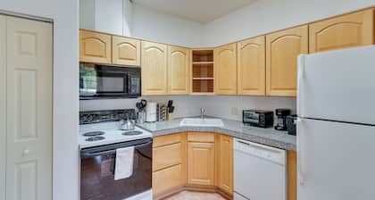Eloy Retreat w/ Pool Access + Central A/c!