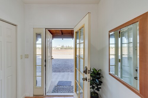 Eloy Retreat w/ Pool Access + Central A/c!