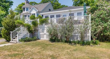 Cozy Michigan Retreat w/ Deck & Gas Grill!