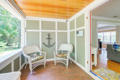 Cozy Michigan Retreat w/ Deck & Gas Grill!