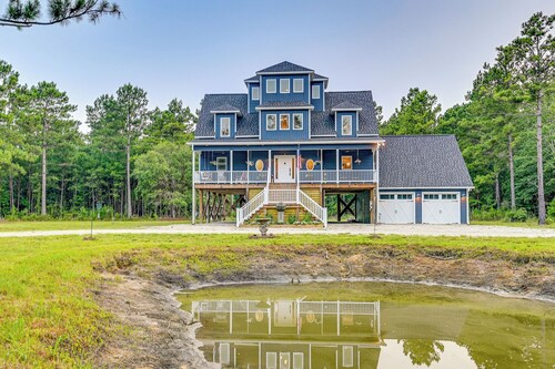 Expansive Georgetown Home w/ Decks & Fire Pit!