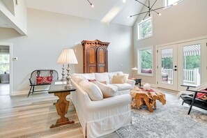 Interior - Expansive Georgetown Home w/ Decks & Fire Pit! (Georgetown)