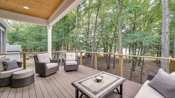 House (5 Bedrooms) | Interior