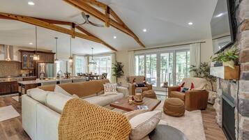 House (5 Bedrooms) | Interior
