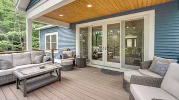 House (5 Bedrooms) | Interior