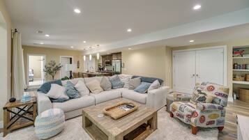 House (5 Bedrooms) | Interior