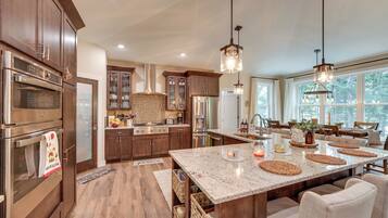 House (5 Bedrooms) | Interior