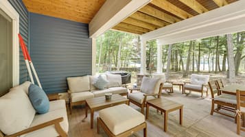 House (5 Bedrooms) | Interior