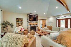 House (5 Bedrooms) | Interior - Dock & Yard Games: Lakefront Michigan Getaway! (Free Soil)