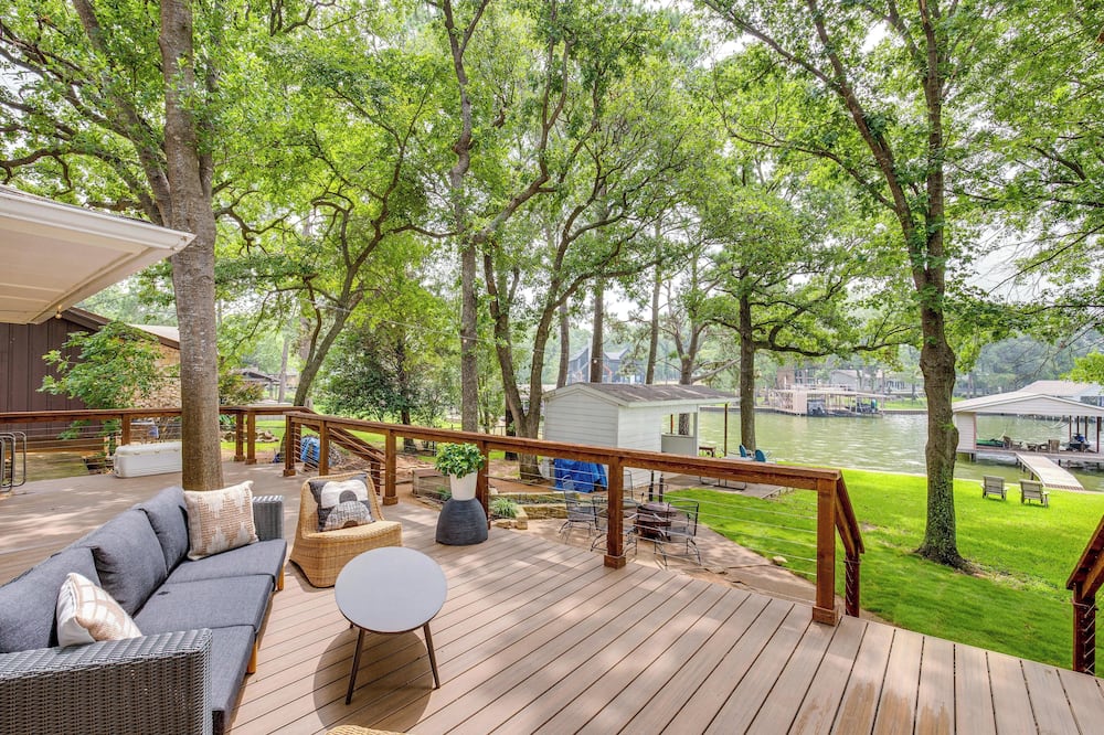 Private Dock: Lakefront Enchanted Oaks Retreat