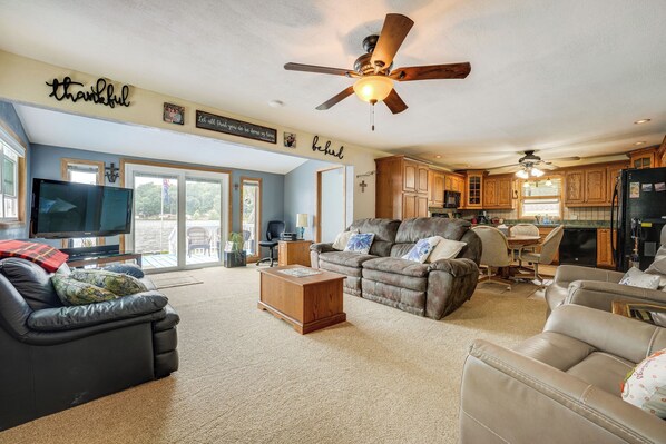 Cottage (2 Bedrooms) | Interior - Charming Battle Creek Cottage w/ Dock! (Battle Creek)