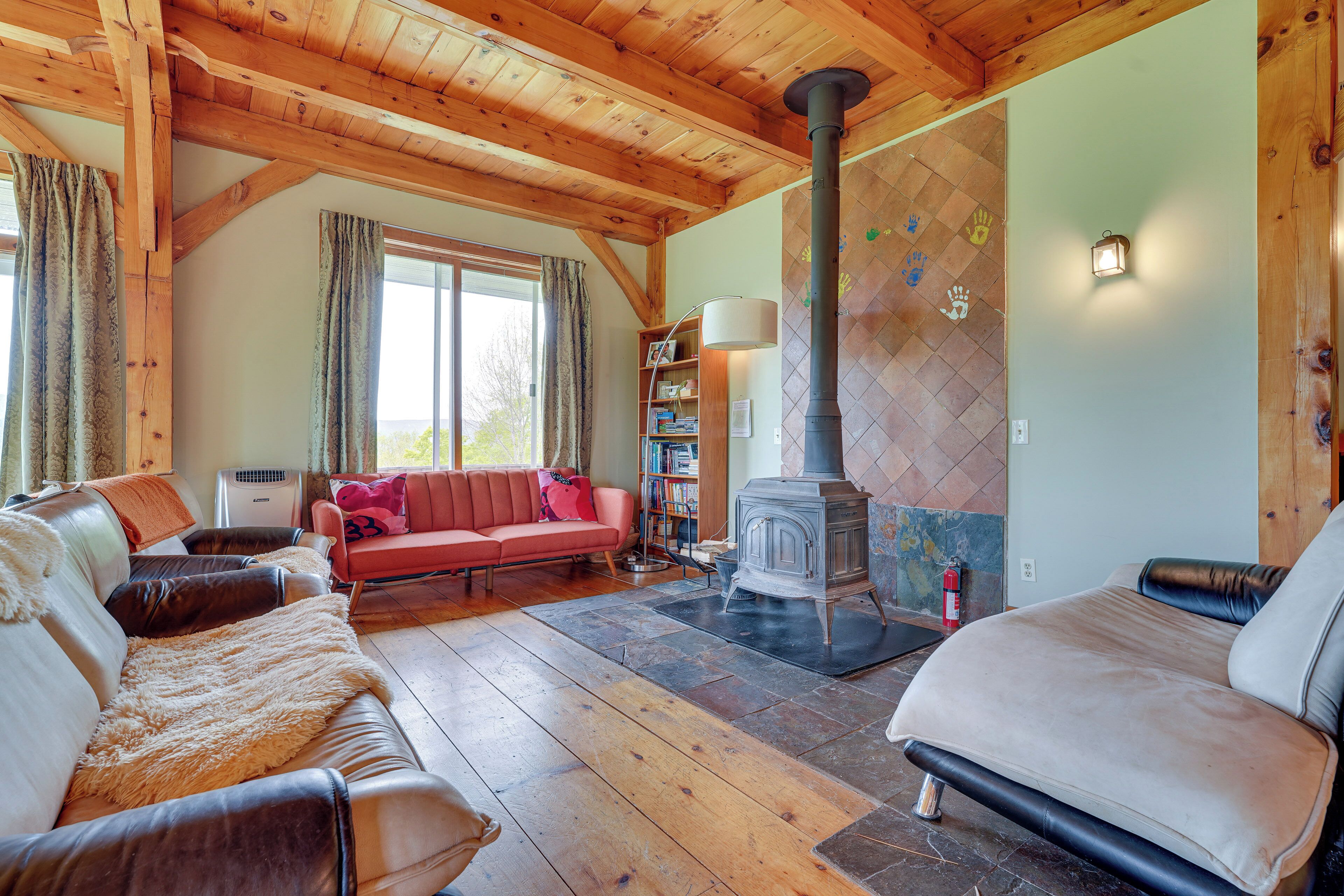 House (5 Bedrooms) | Interior